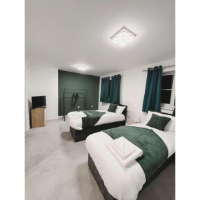 Enquire Now - SEE COMPANY INFO FIRST - 4 Bed - Sleeps 8 - Monthly Discounts